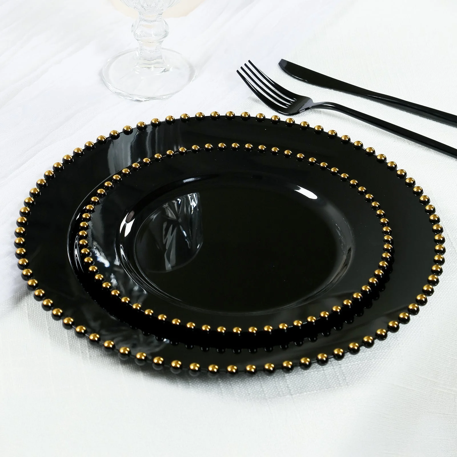 10 Pack Plastic Dessert Appetizer Plates in Black with Gold Beaded Rim, Disposable Round Salad Party Plates 8"